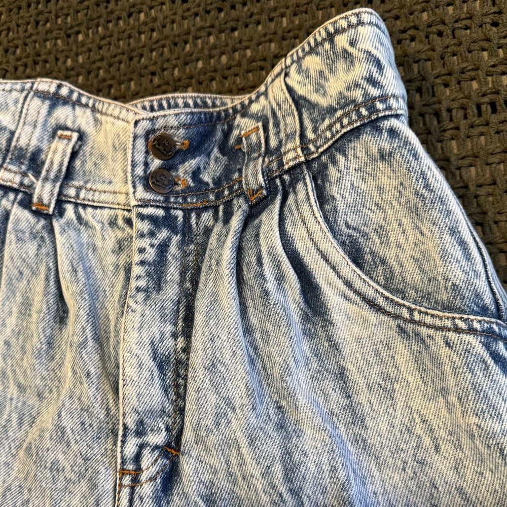 Vintage Acid Wash High-Waisted Jeans - Picture 2 of 6
